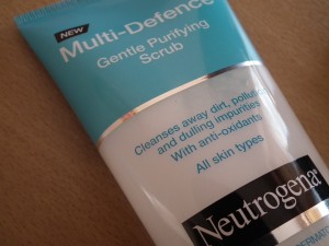 Neutrogena Multi Defence Exfoliating Wash